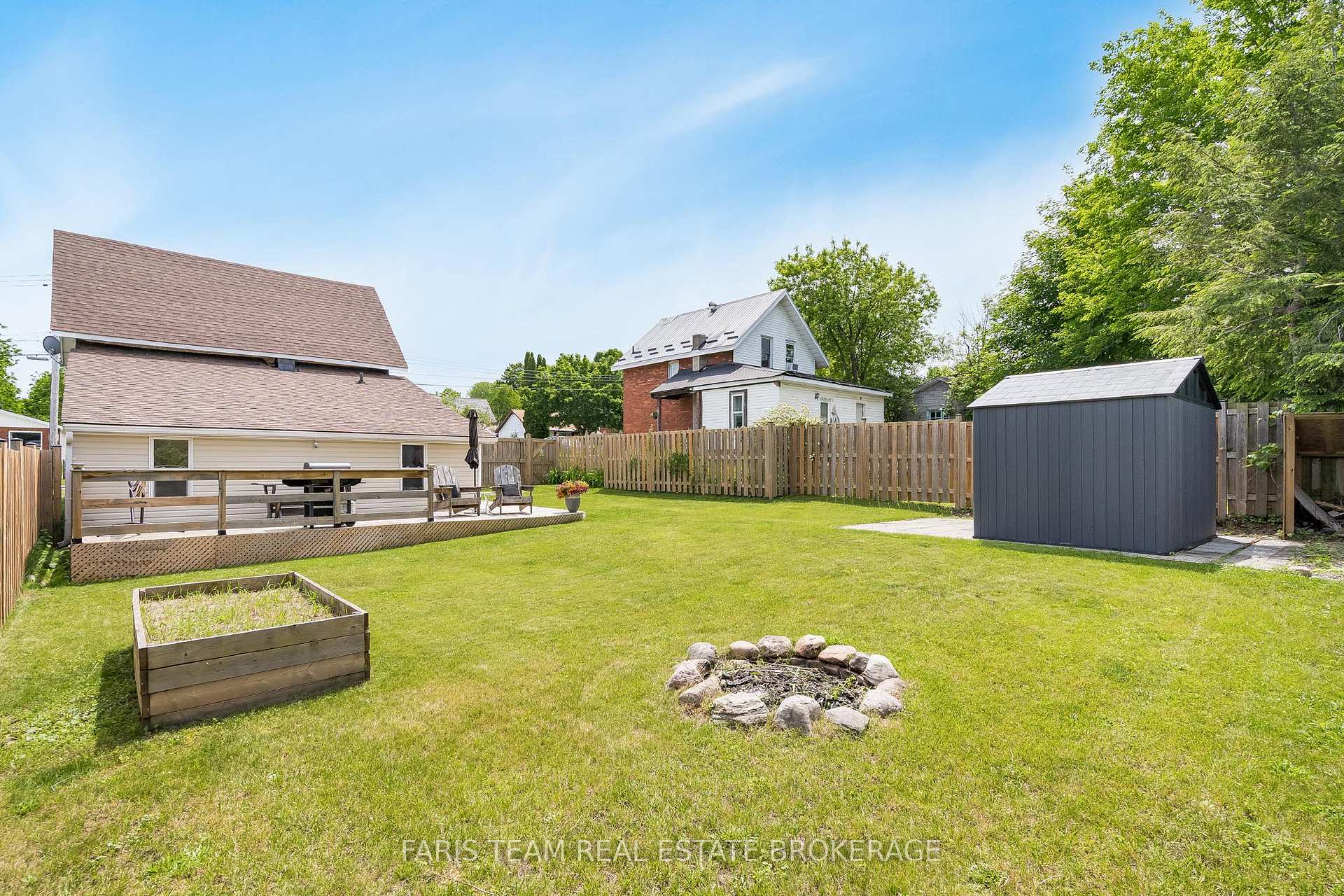 Photo 37 of 654 Victoria Street, Midland — HOMEH