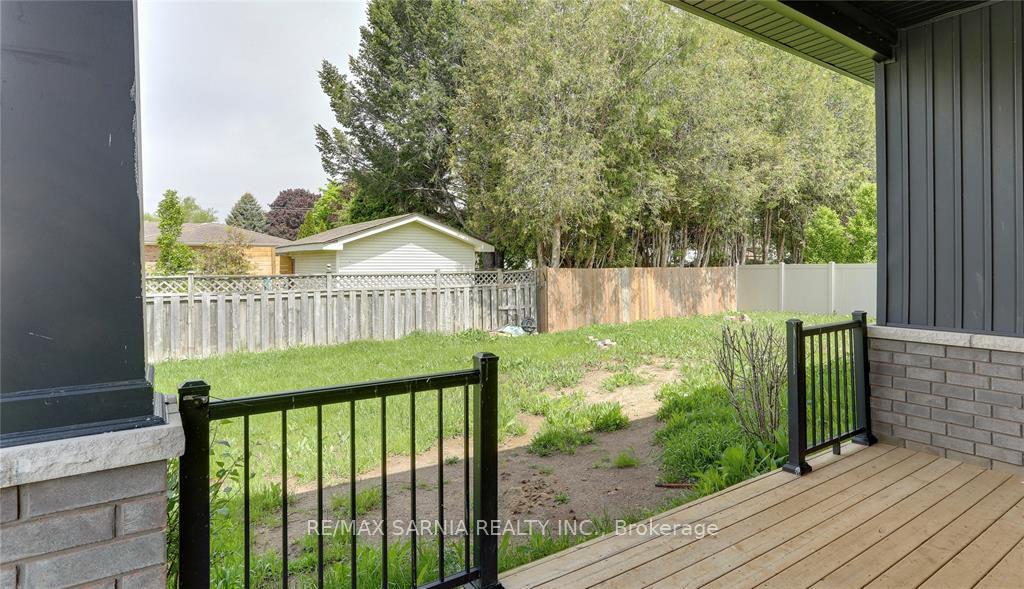 Photo 33 of 41 Sleepy Meadow Drive W, Chatham-Kent, Blenheim — HOMEH