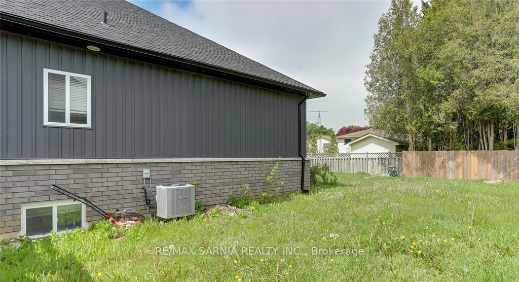 Photo 35 of 41 Sleepy Meadow Drive W, Chatham-Kent, Blenheim — HOMEH