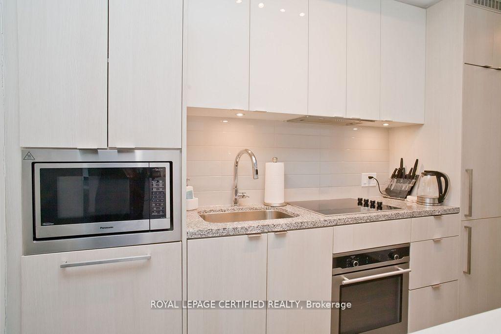 Photo 7 of Unit 1905, 125 Blue Jays Way, Toronto, Bay Street Corridor — HOMEH