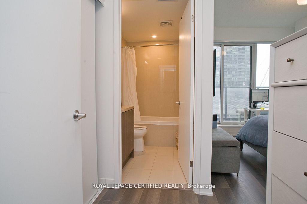 Photo 11 of Unit 1905, 125 Blue Jays Way, Toronto, Bay Street Corridor — HOMEH