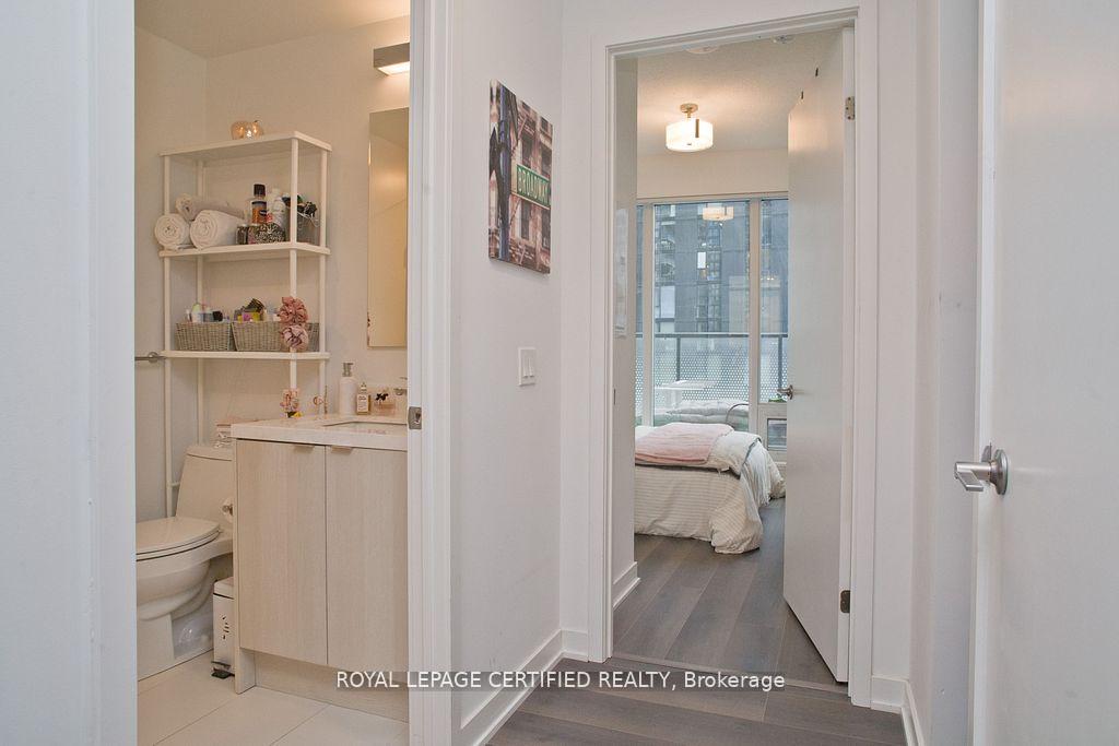 Photo 14 of Unit 1905, 125 Blue Jays Way, Toronto, Bay Street Corridor — HOMEH