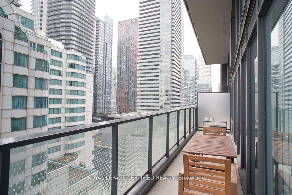 Photo 20 of Unit 1905, 125 Blue Jays Way, Toronto, Bay Street Corridor — HOMEH