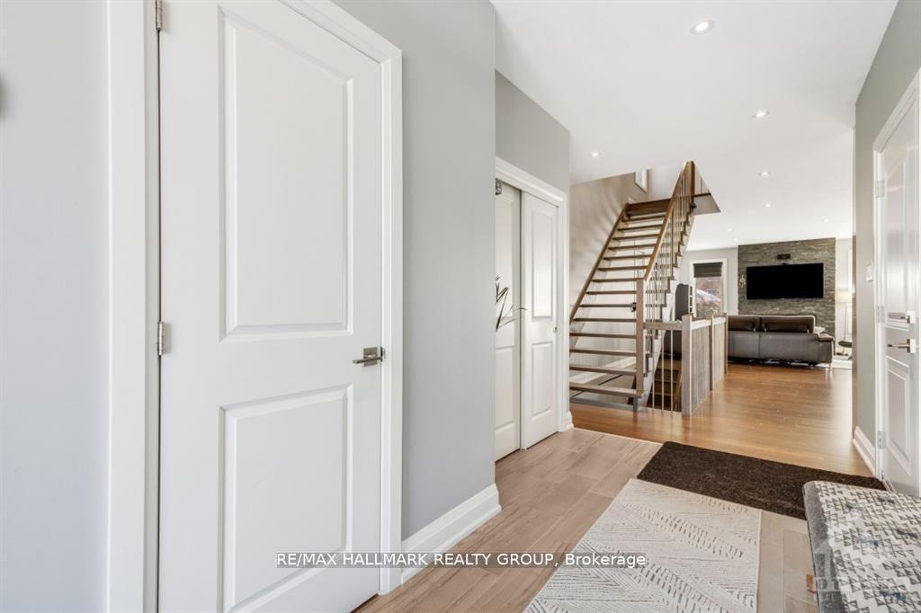 Photo 5 of 250 Richardson Avenue, Ottawa, Woodroffe — HOMEH