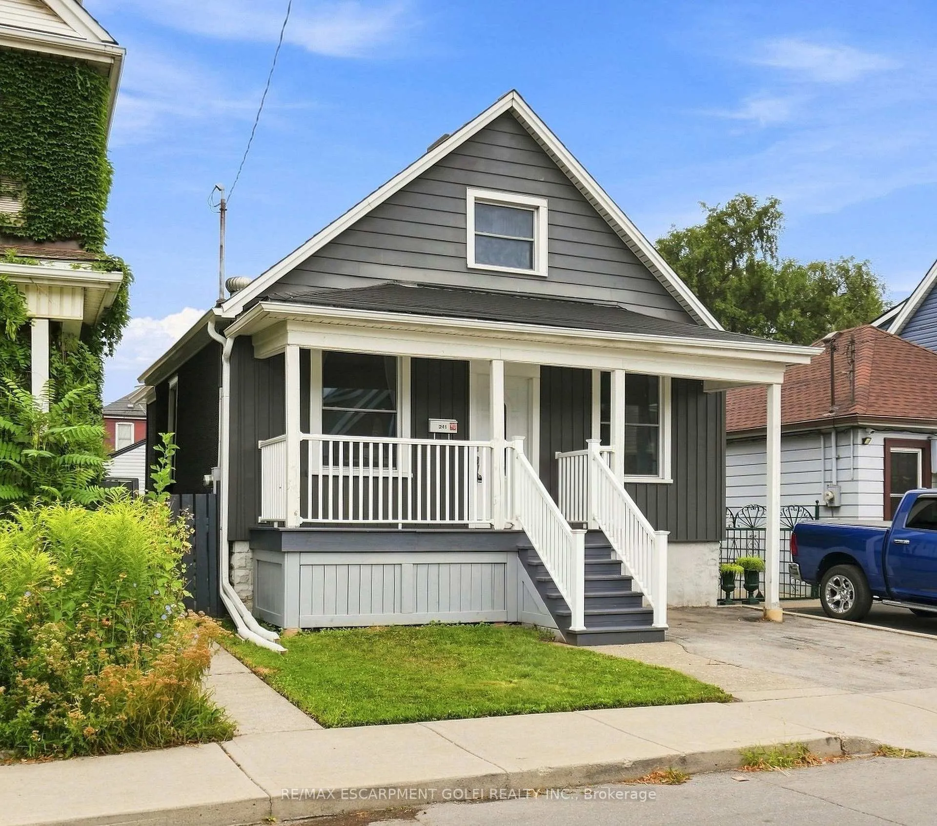 Photo 2 of 241 Rosslyn Avenue N, Hamilton, Crown Point — HOMEH