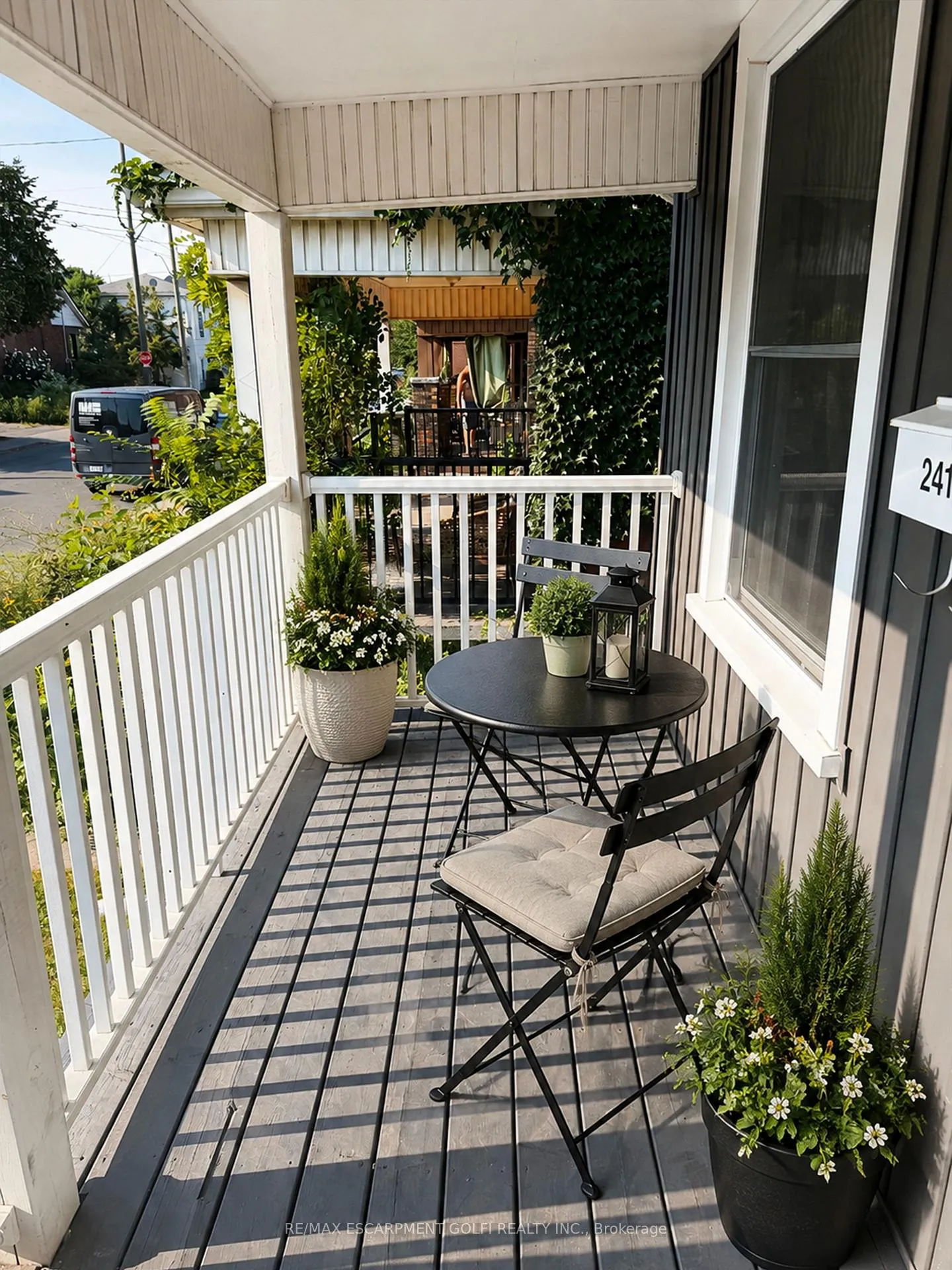 Photo 4 of 241 Rosslyn Avenue N, Hamilton, Crown Point — HOMEH