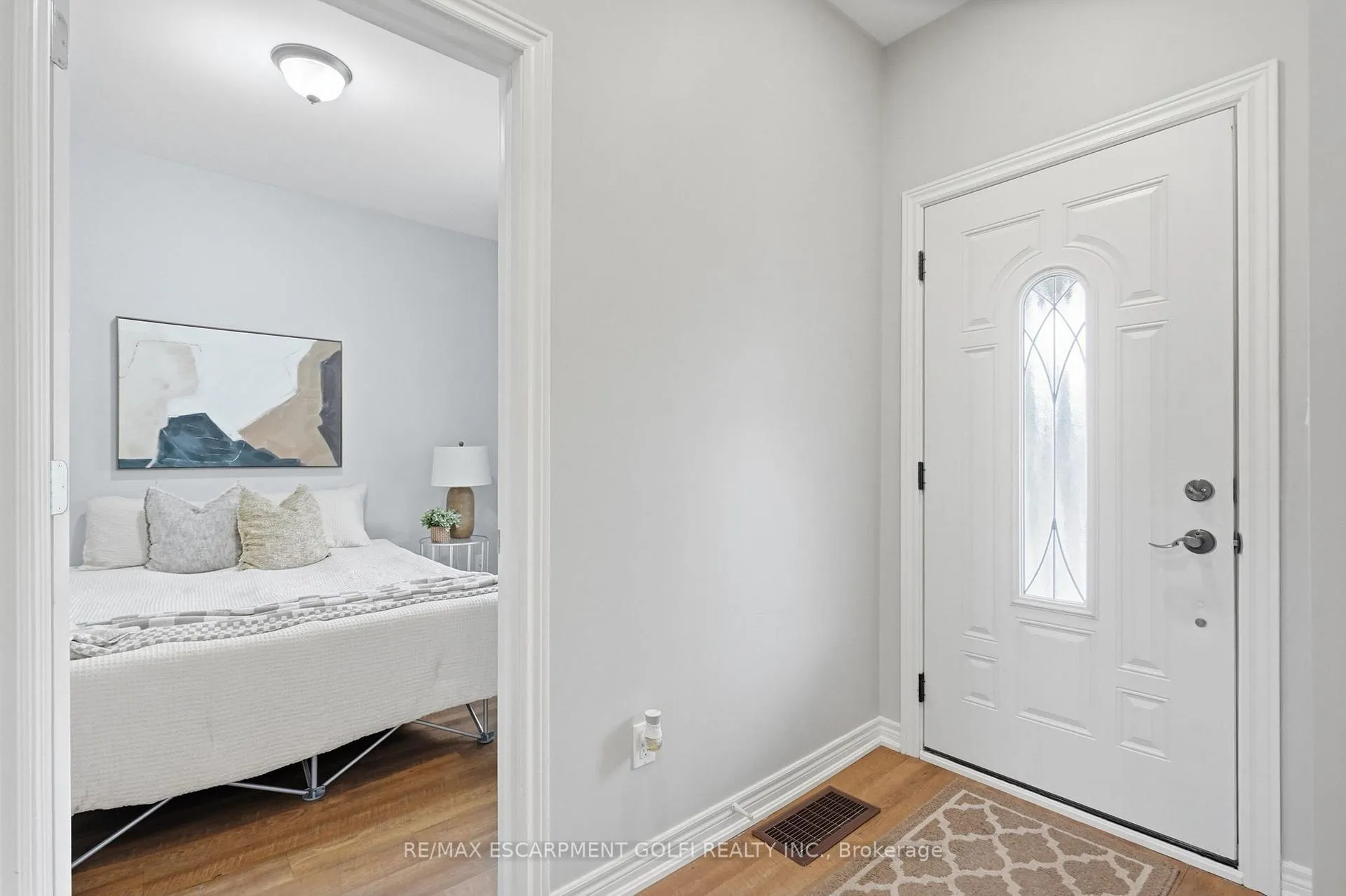 Photo 5 of 241 Rosslyn Avenue N, Hamilton, Crown Point — HOMEH