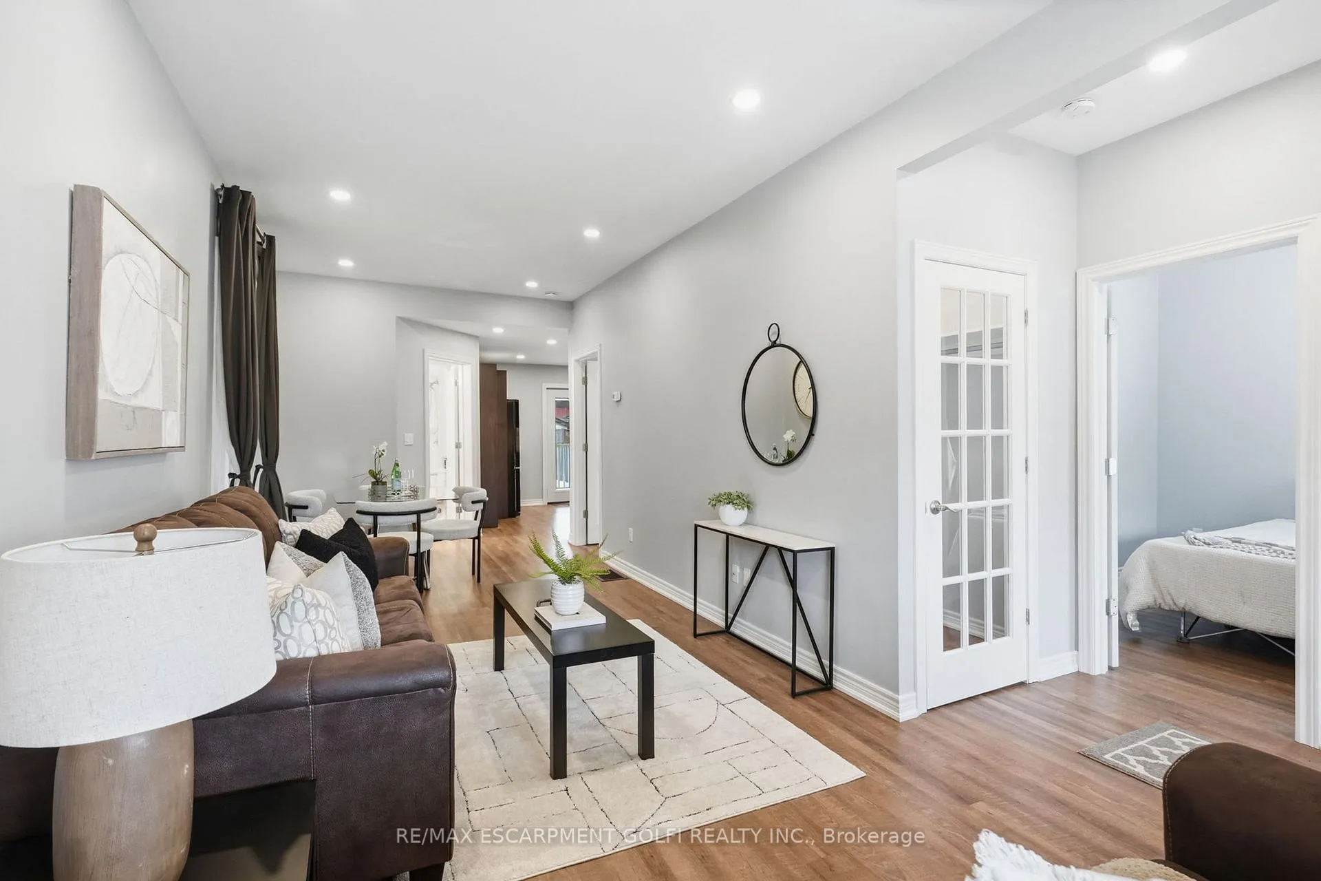 Photo 8 of 241 Rosslyn Avenue N, Hamilton, Crown Point — HOMEH