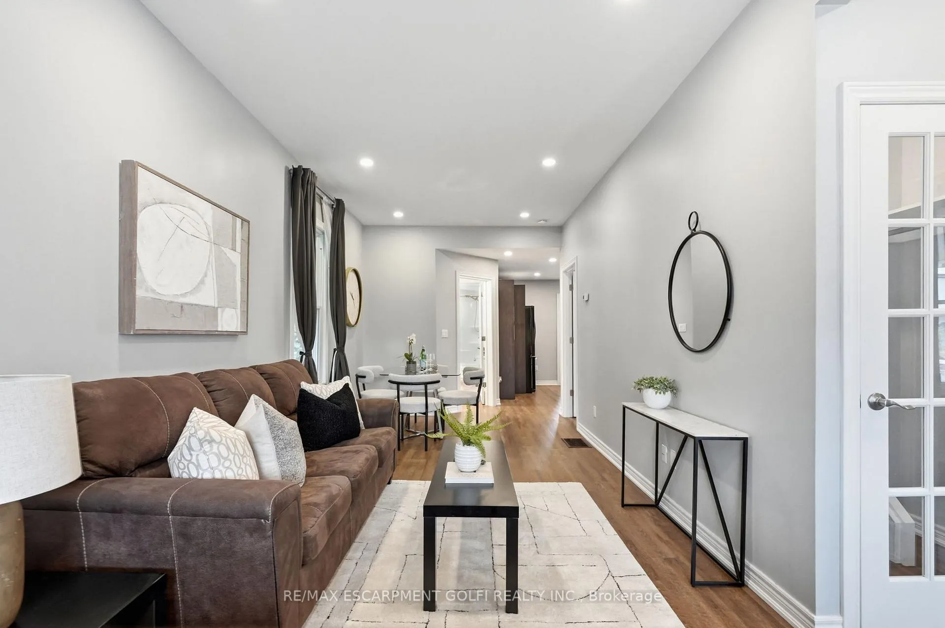Photo 9 of 241 Rosslyn Avenue N, Hamilton, Crown Point — HOMEH