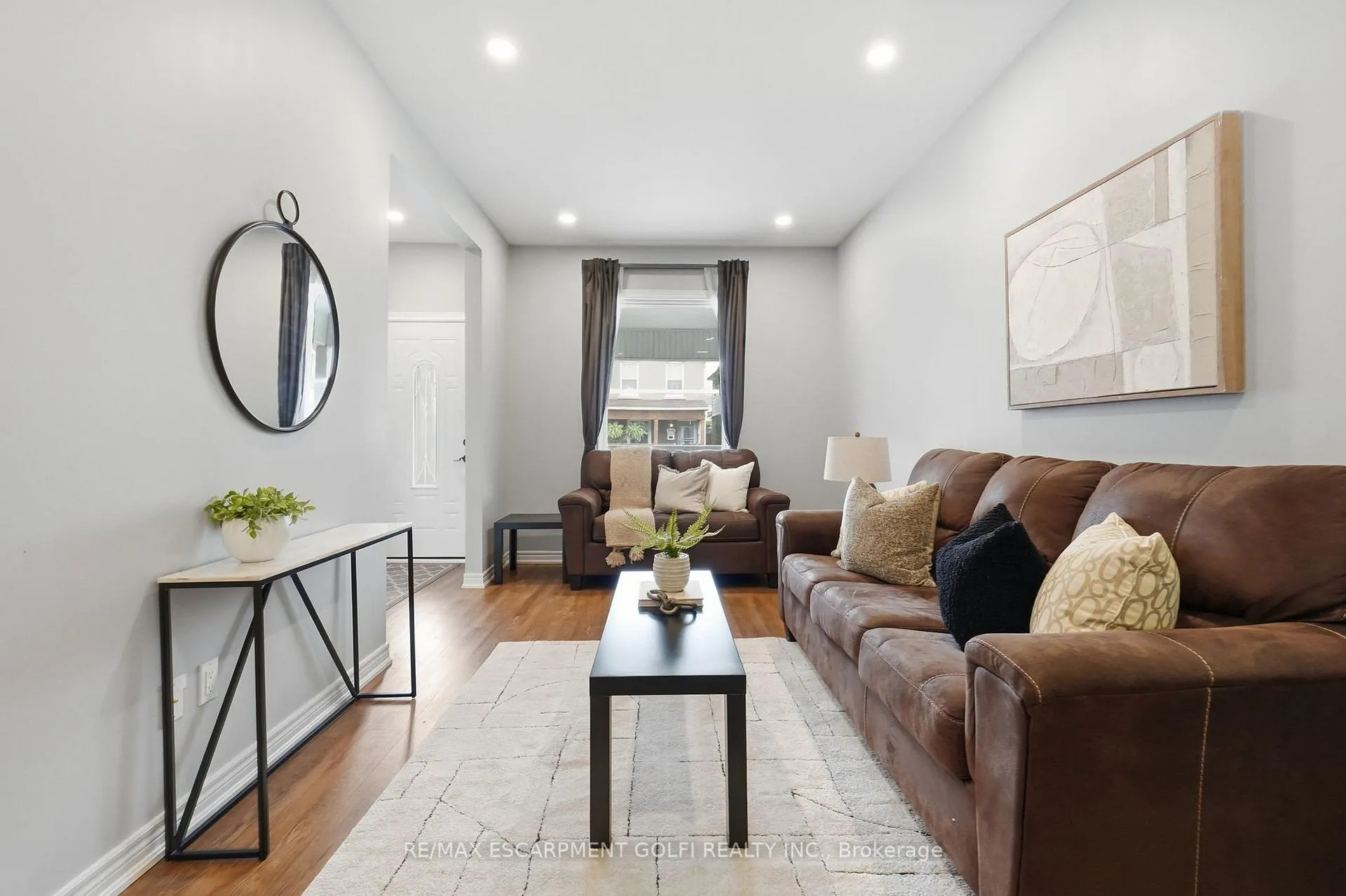 Photo 10 of 241 Rosslyn Avenue N, Hamilton, Crown Point — HOMEH