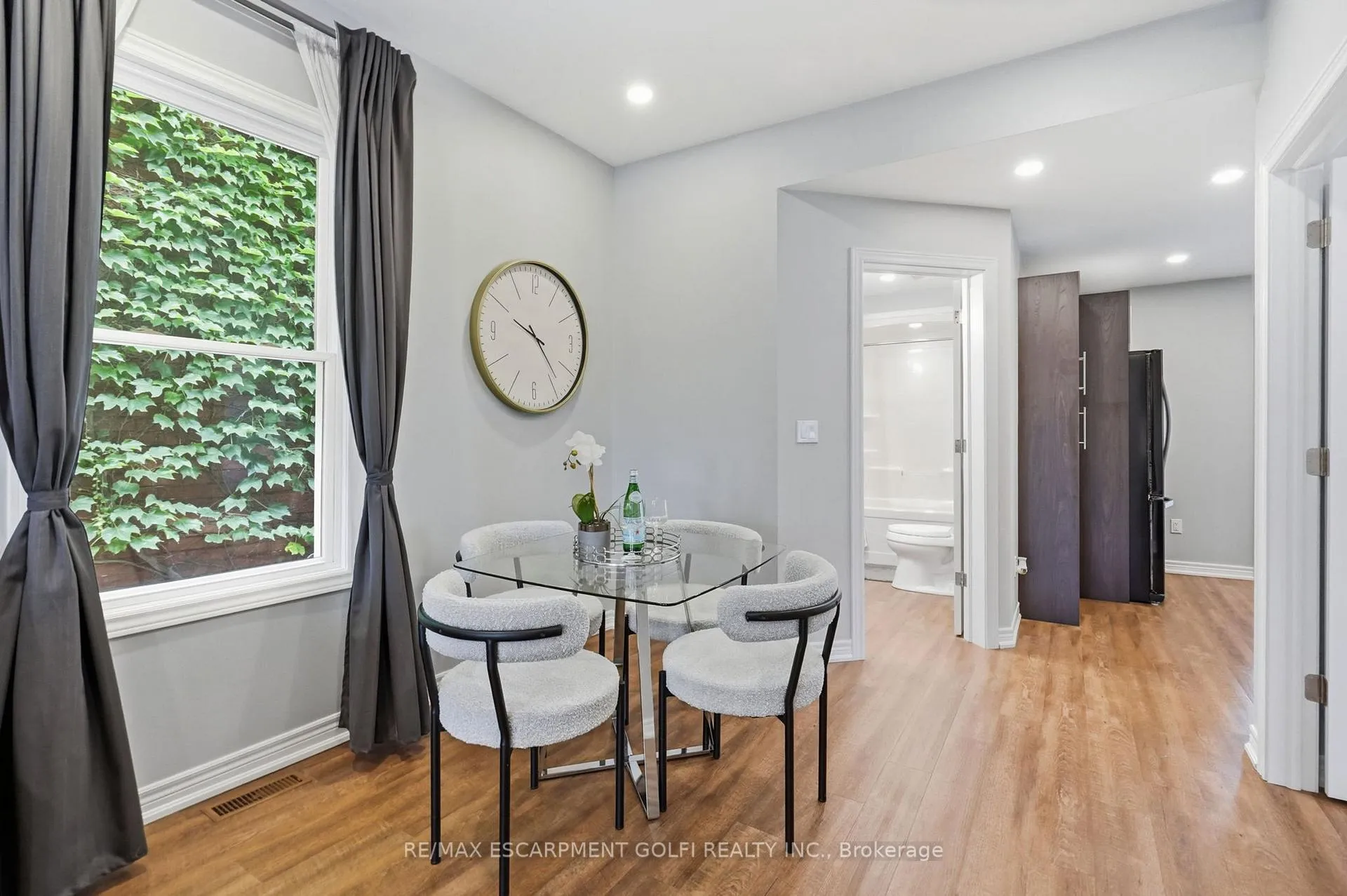Photo 12 of 241 Rosslyn Avenue N, Hamilton, Crown Point — HOMEH