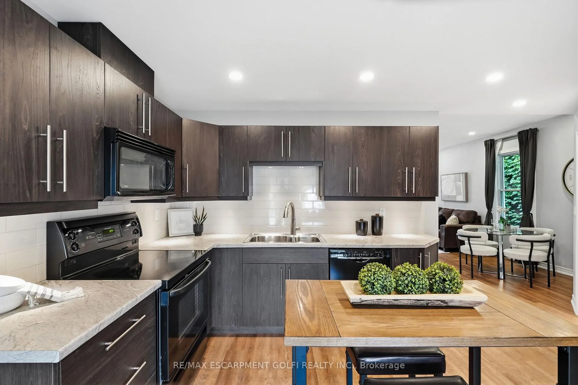 Photo 13 of 241 Rosslyn Avenue N, Hamilton, Crown Point — HOMEH