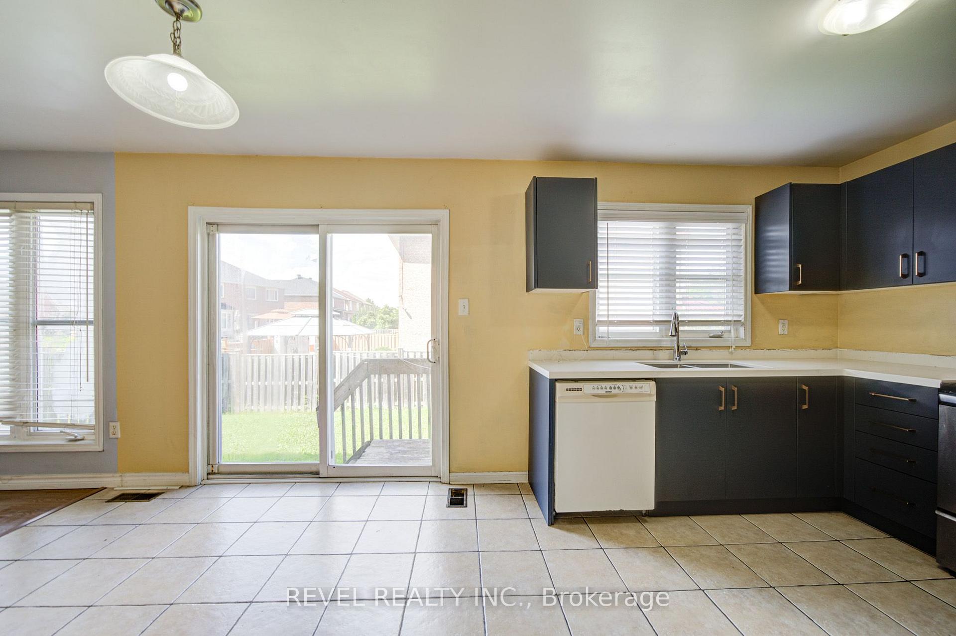 Photo 17 of 112 Rouge River Drive, Scarborough, Rouge — HOMEH