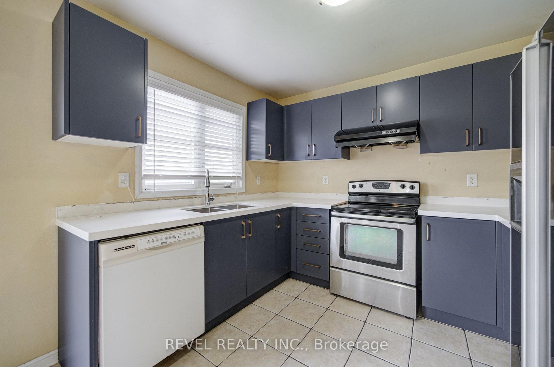 Photo 18 of 112 Rouge River Drive, Scarborough, Rouge — HOMEH