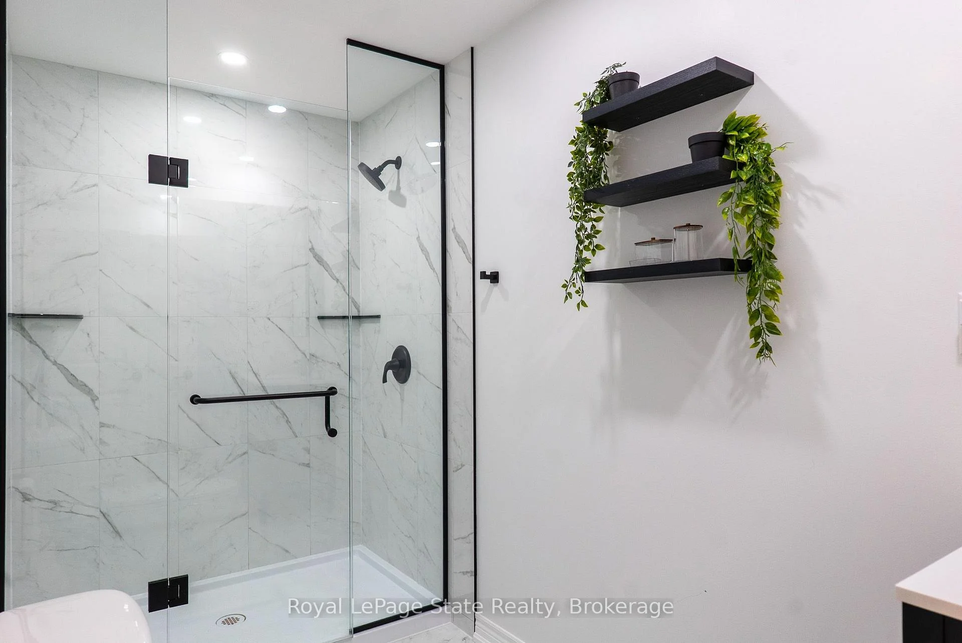 Photo 25 of 4303 Arejay Avenue, Lincoln, Beamsville — HOMEH