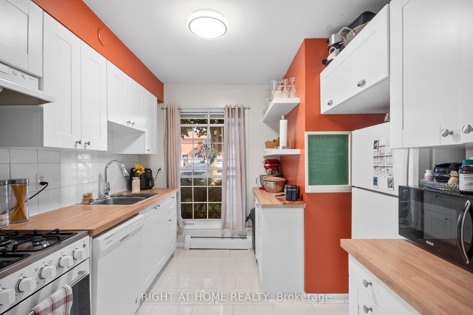 Photo 4 of 5 Arbour Glen Crescent, London, East A — HOMEH
