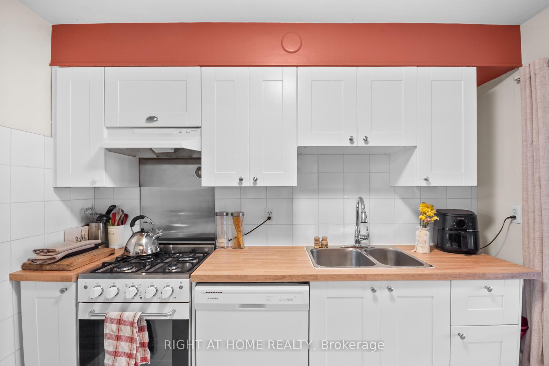 Photo 5 of 5 Arbour Glen Crescent, London, East A — HOMEH