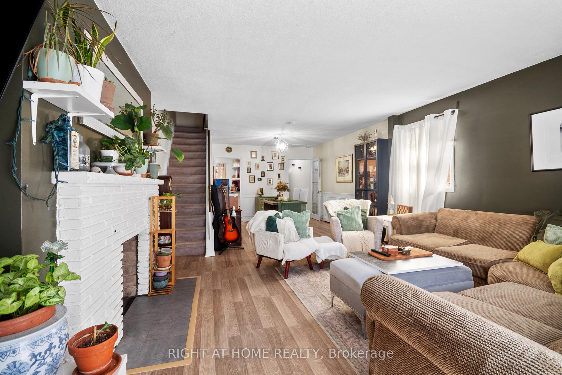 Photo 6 of 5 Arbour Glen Crescent, London, East A — HOMEH
