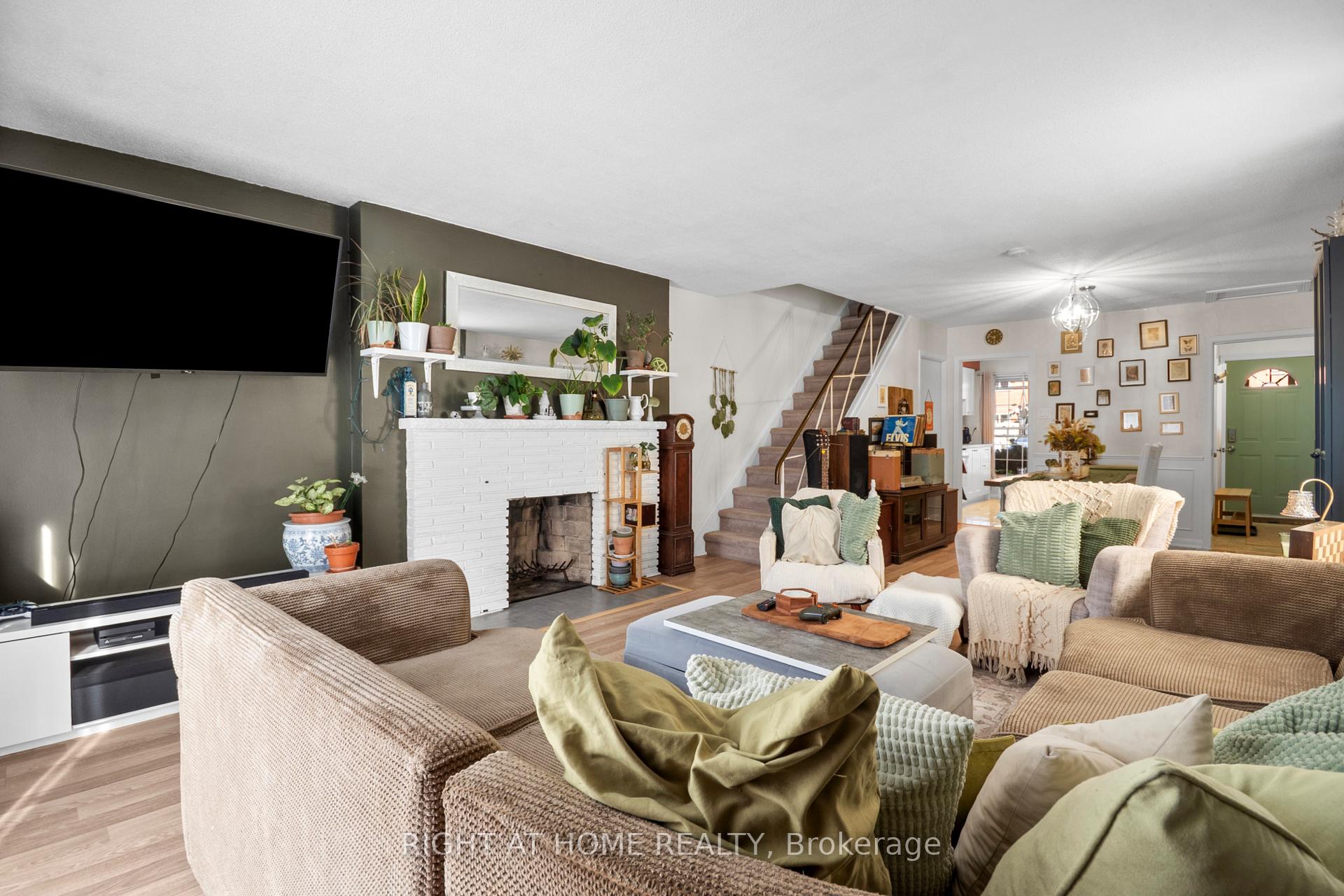 Photo 7 of 5 Arbour Glen Crescent, London, East A — HOMEH