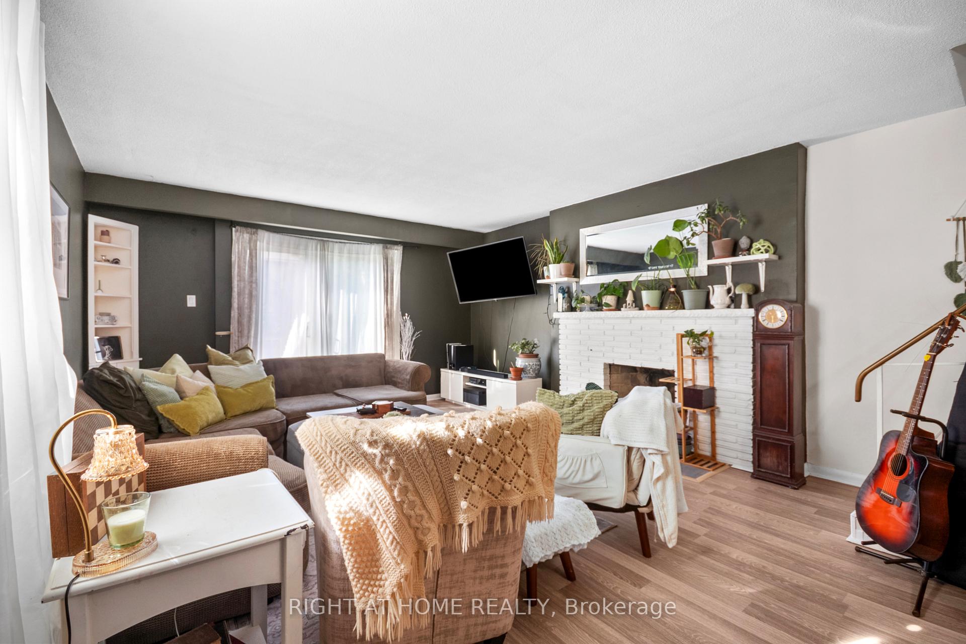 Photo 8 of 5 Arbour Glen Crescent, London, East A — HOMEH
