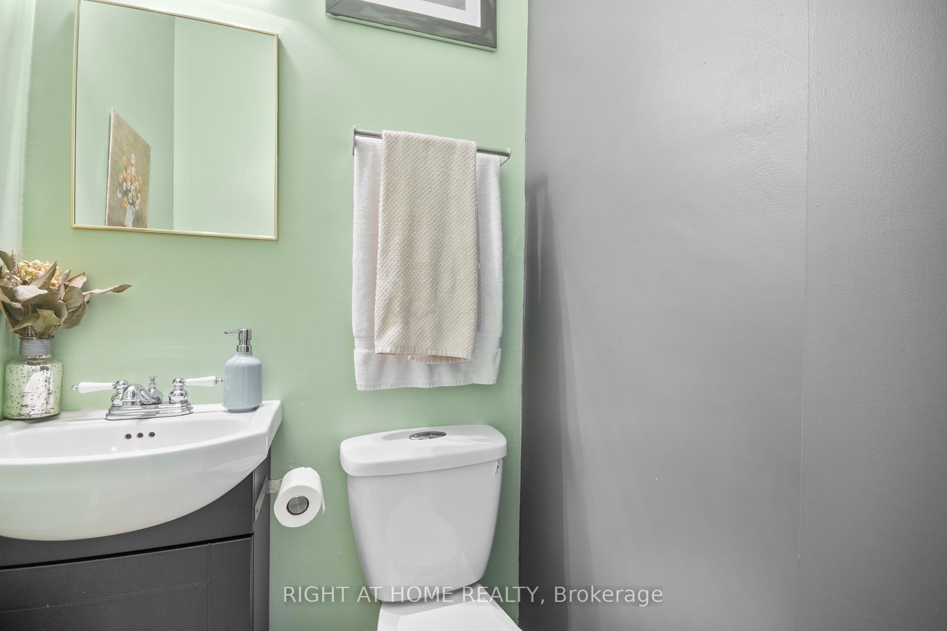 Photo 10 of 5 Arbour Glen Crescent, London, East A — HOMEH