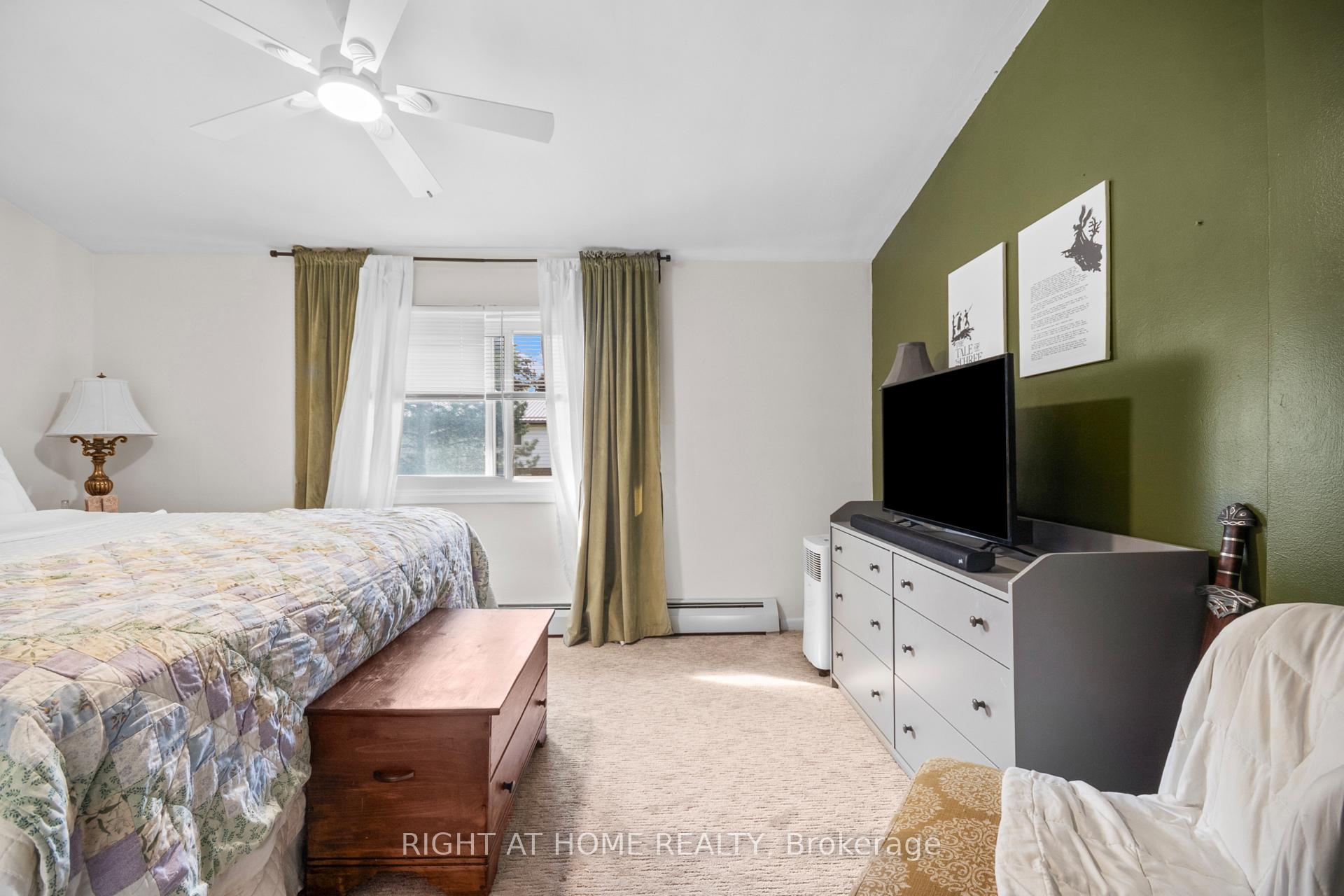 Photo 11 of 5 Arbour Glen Crescent, London, East A — HOMEH