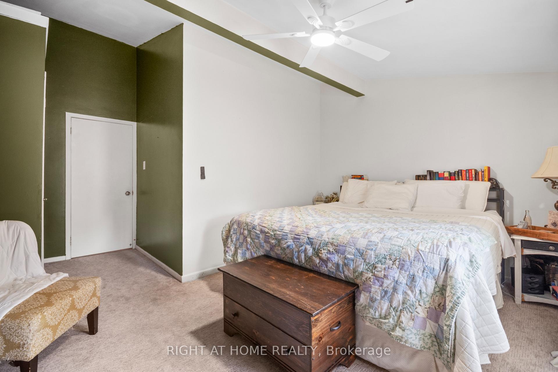 Photo 13 of 5 Arbour Glen Crescent, London, East A — HOMEH