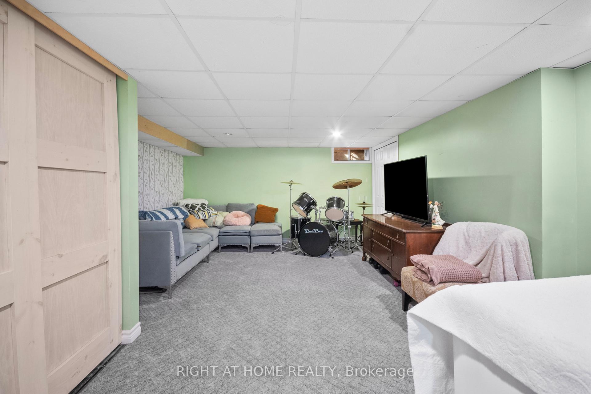 Photo 19 of 5 Arbour Glen Crescent, London, East A — HOMEH