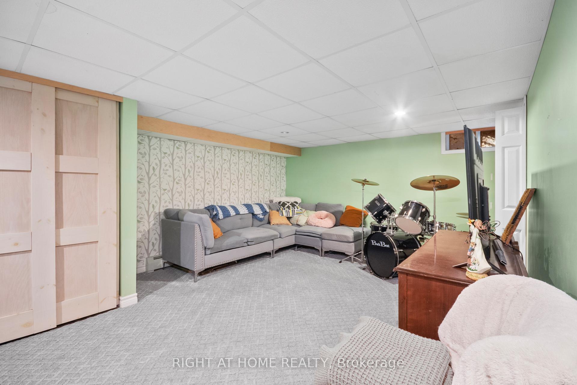 Photo 21 of 5 Arbour Glen Crescent, London, East A — HOMEH