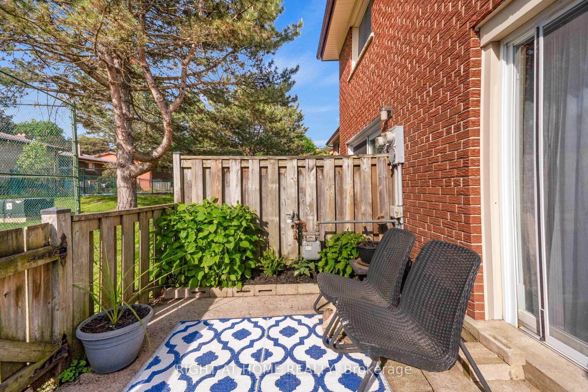 Photo 22 of 5 Arbour Glen Crescent, London, East A — HOMEH
