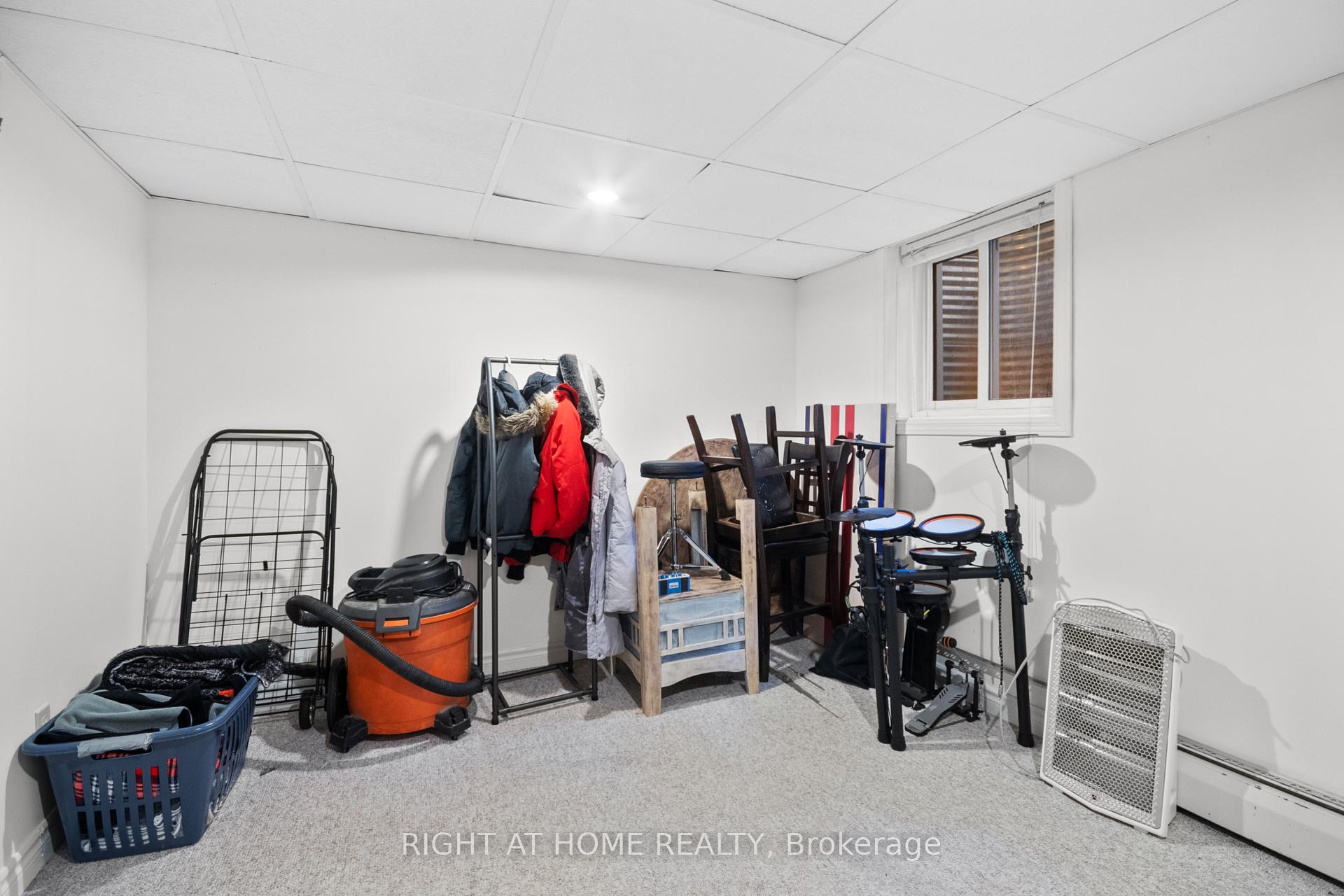 Photo 23 of 5 Arbour Glen Crescent, London, East A — HOMEH