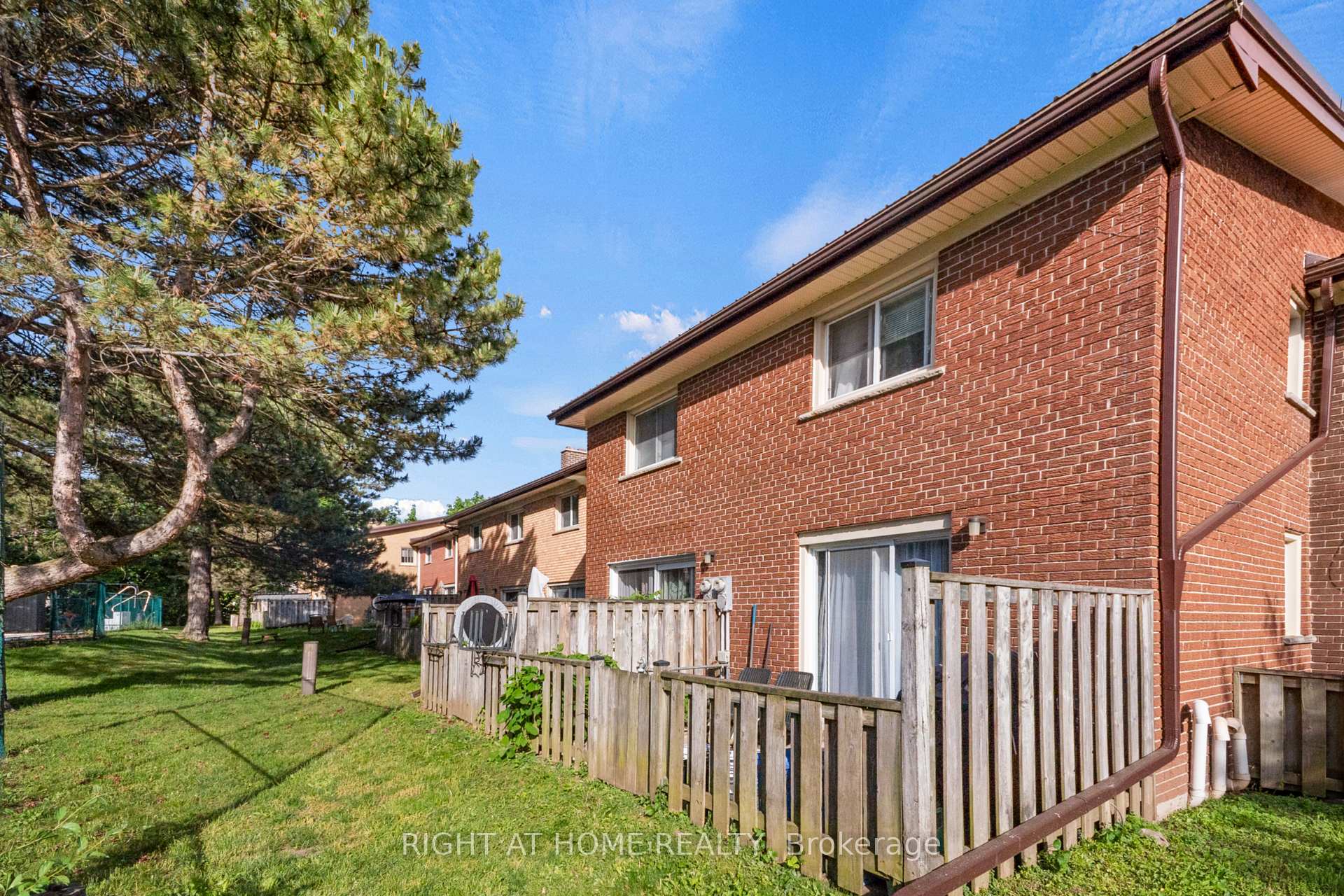 Photo 24 of 5 Arbour Glen Crescent, London, East A — HOMEH