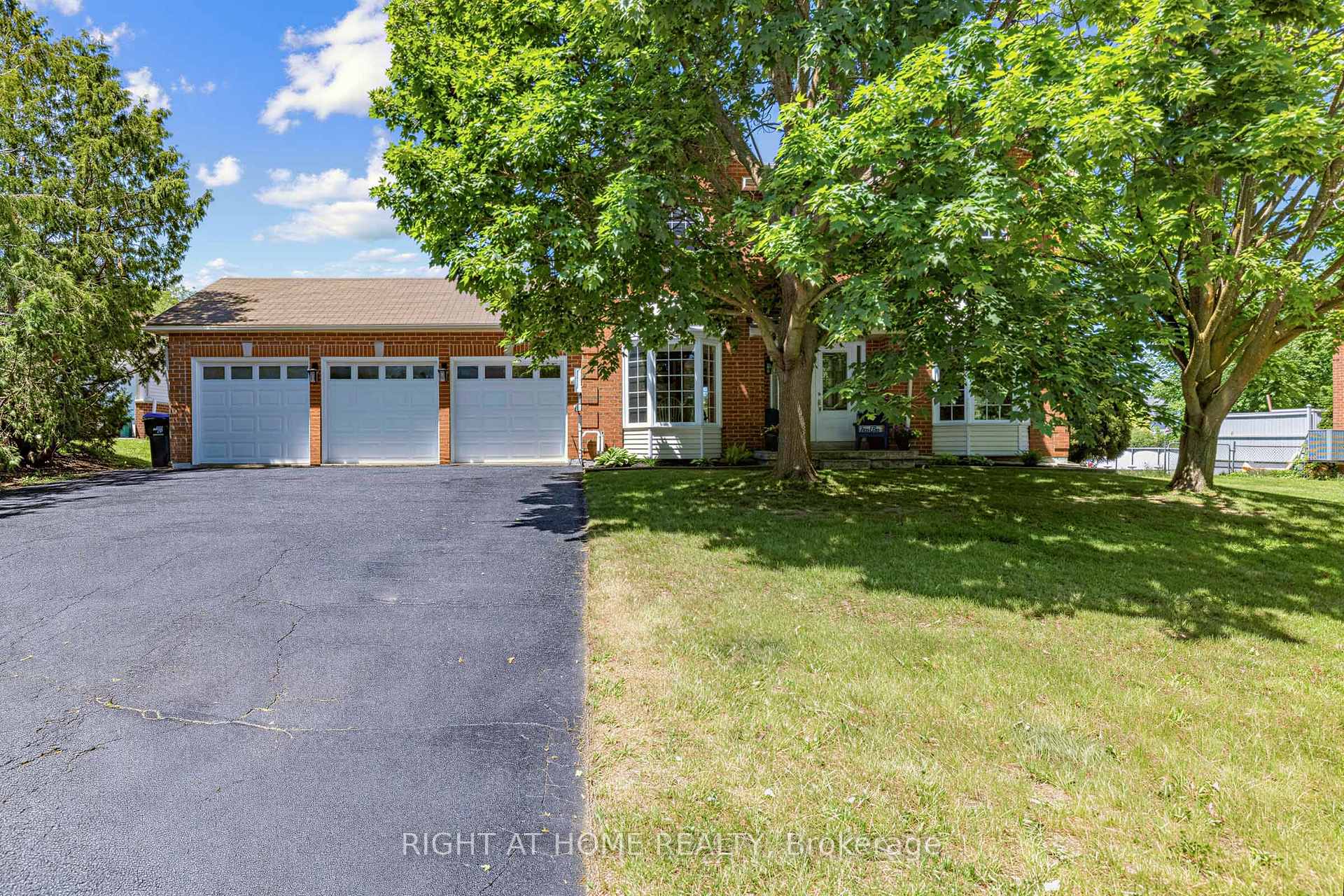 Photo 3 of 2114 Hughes Drive, Innisfil, Rural Innisfil — HOMEH