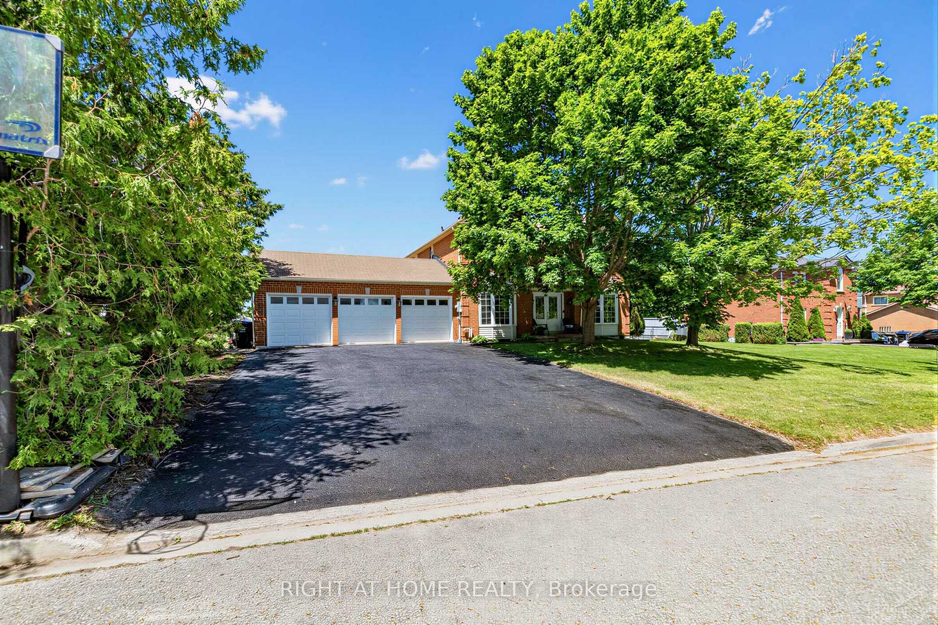Photo 1 of 2114 Hughes Drive, Innisfil, Rural Innisfil — HOMEH