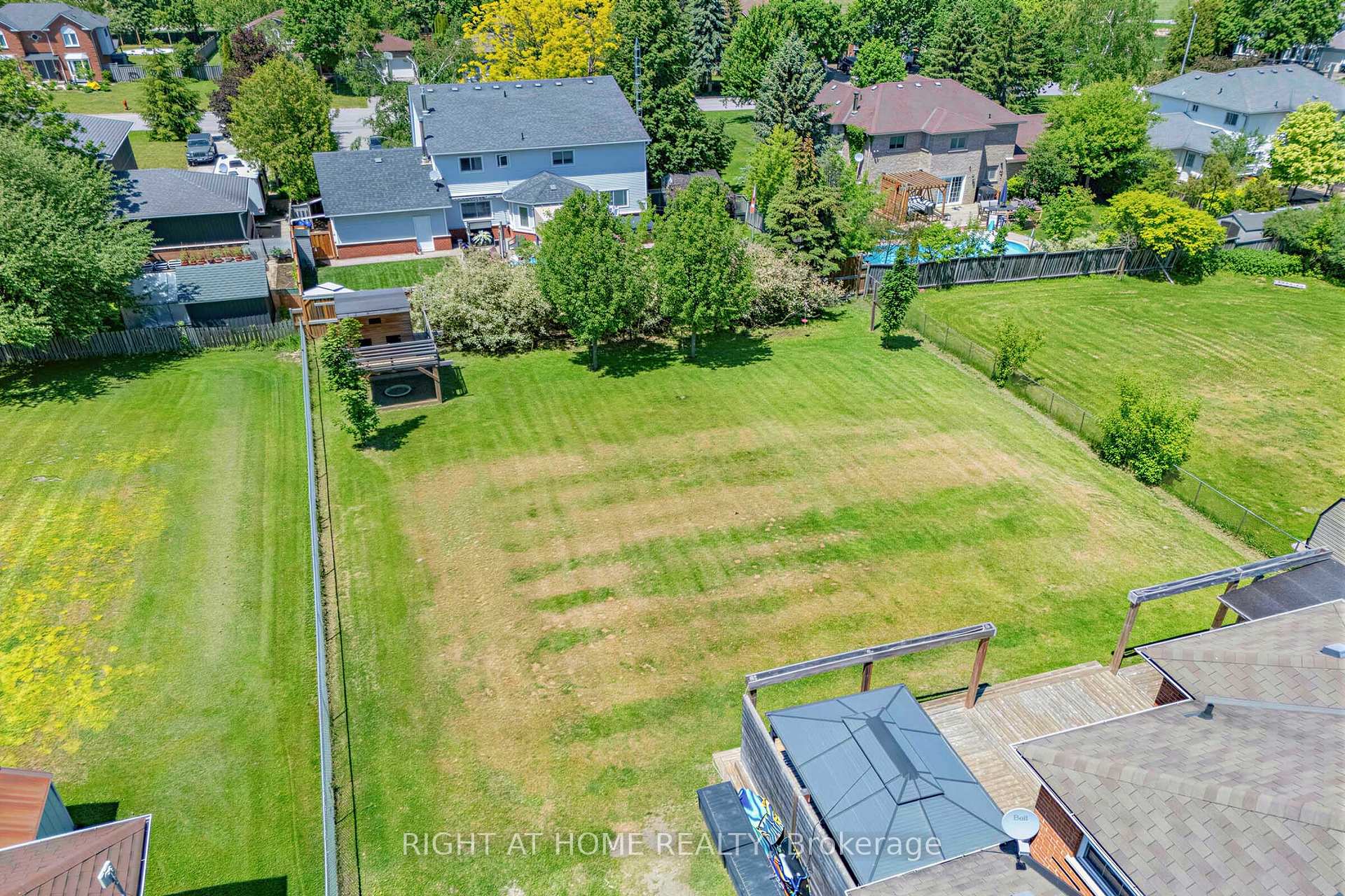 Photo 7 of 2114 Hughes Drive, Innisfil, Rural Innisfil — HOMEH