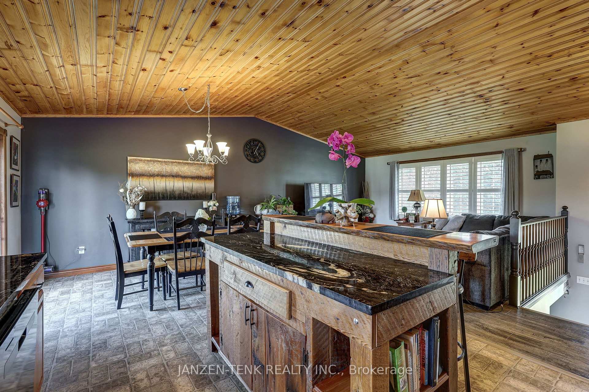 Photo 8 of 49988 Catherina Street, Malahide, Rural Malahide — HOMEH