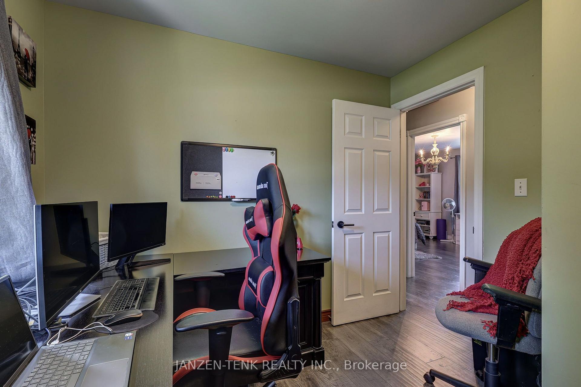 Photo 18 of 49988 Catherina Street, Malahide, Rural Malahide — HOMEH