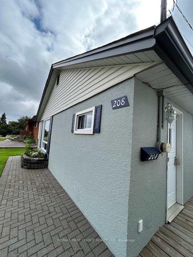 Photo 3 of 208 Gordon Street, Thunder Bay, Green Acres — HOMEH