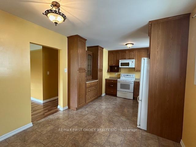 Photo 5 of 208 Gordon Street, Thunder Bay, Green Acres — HOMEH