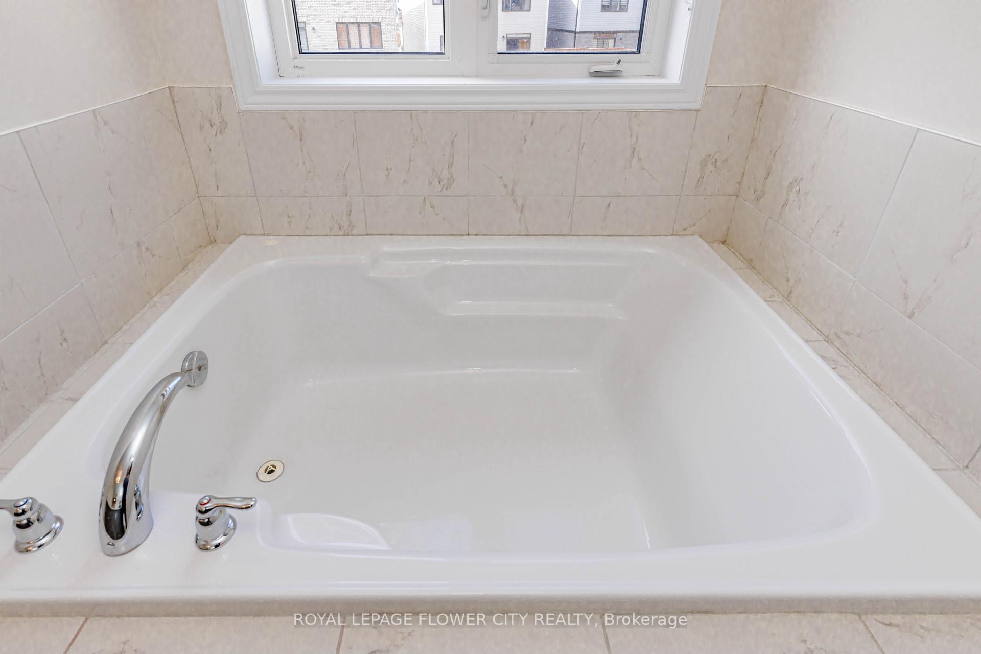 Photo 33 of 18 Santo Court, Woolwich, Breslau — HOMEH