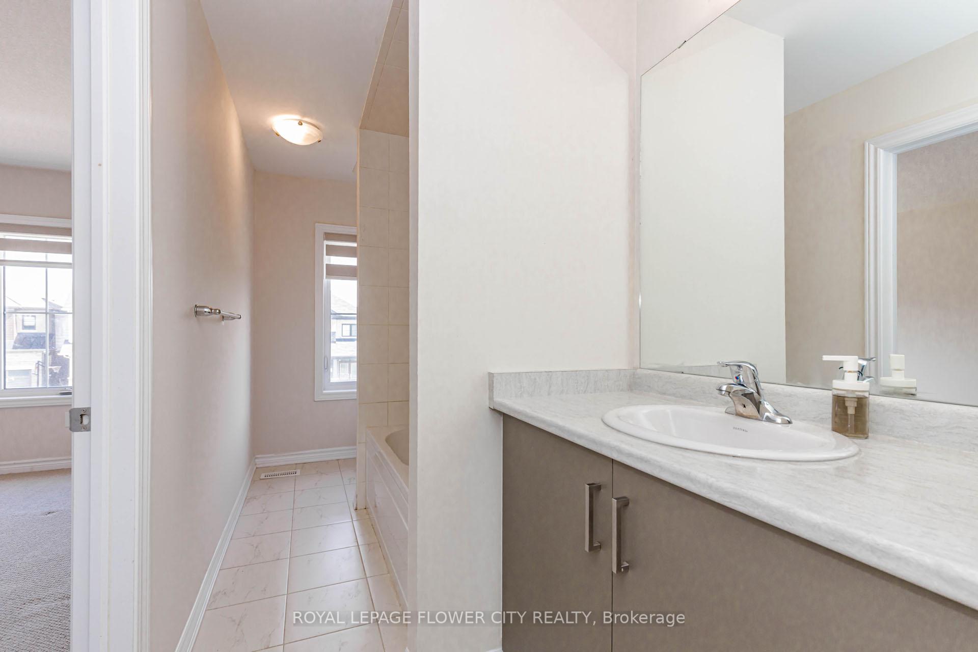 Photo 39 of 18 Santo Court, Woolwich, Breslau — HOMEH