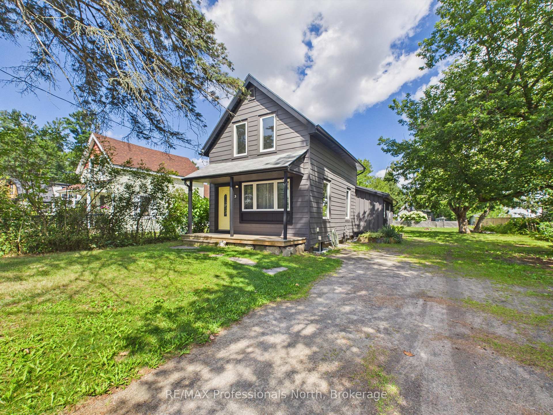 Front of 3 Spadina Avenue