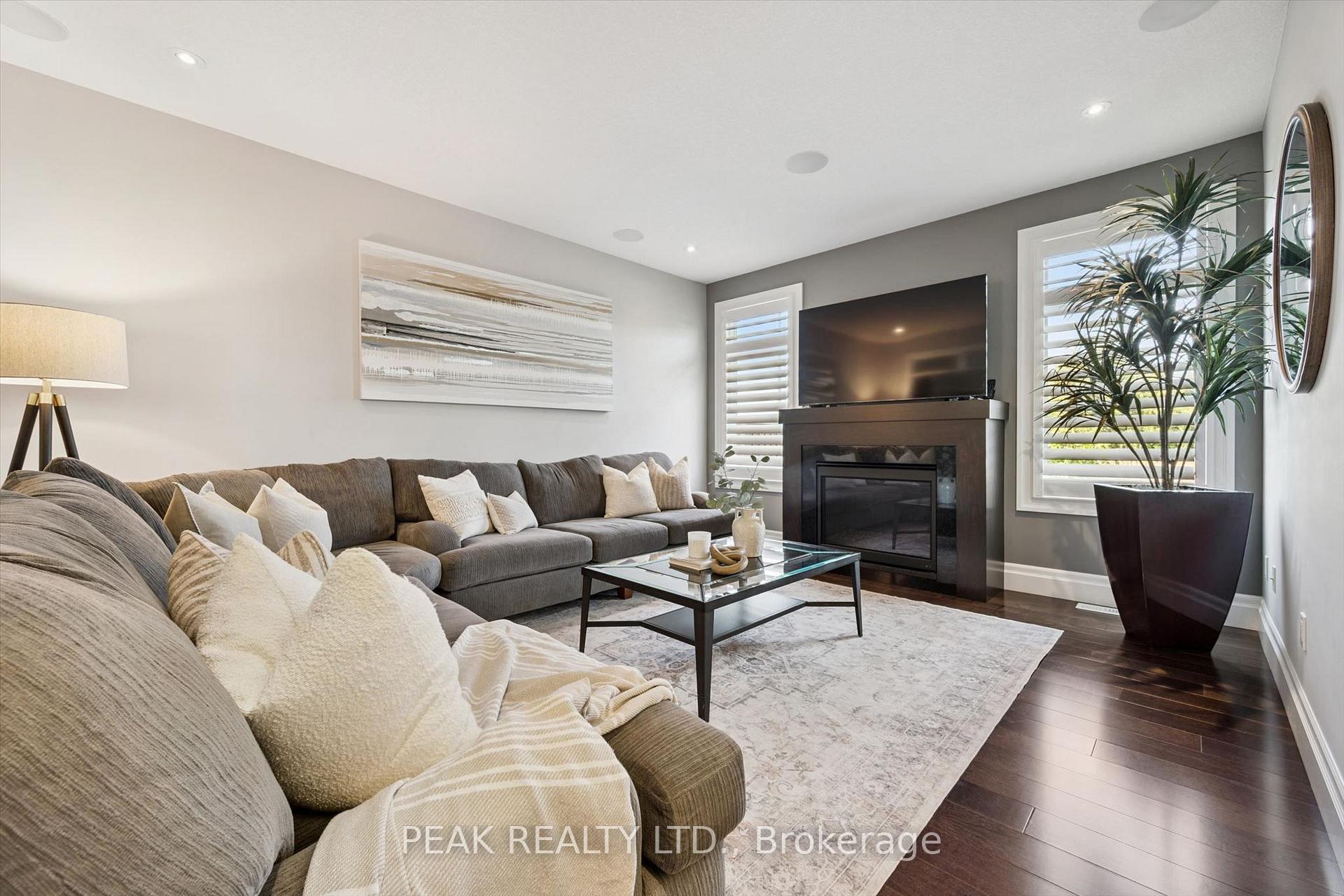 Photo 4 of 111 Oak Park Drive, Waterloo, Eastbridge — HOMEH