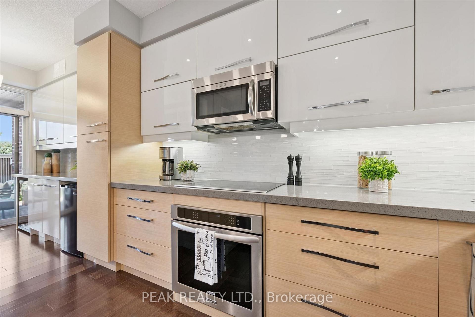 Photo 10 of 111 Oak Park Drive, Waterloo, Eastbridge — HOMEH