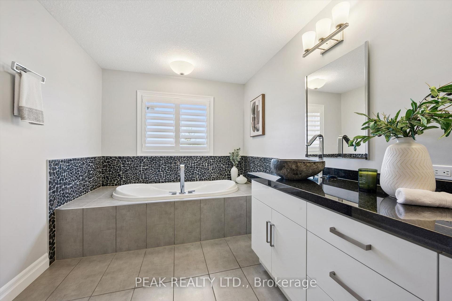 Photo 23 of 111 Oak Park Drive, Waterloo, Eastbridge — HOMEH