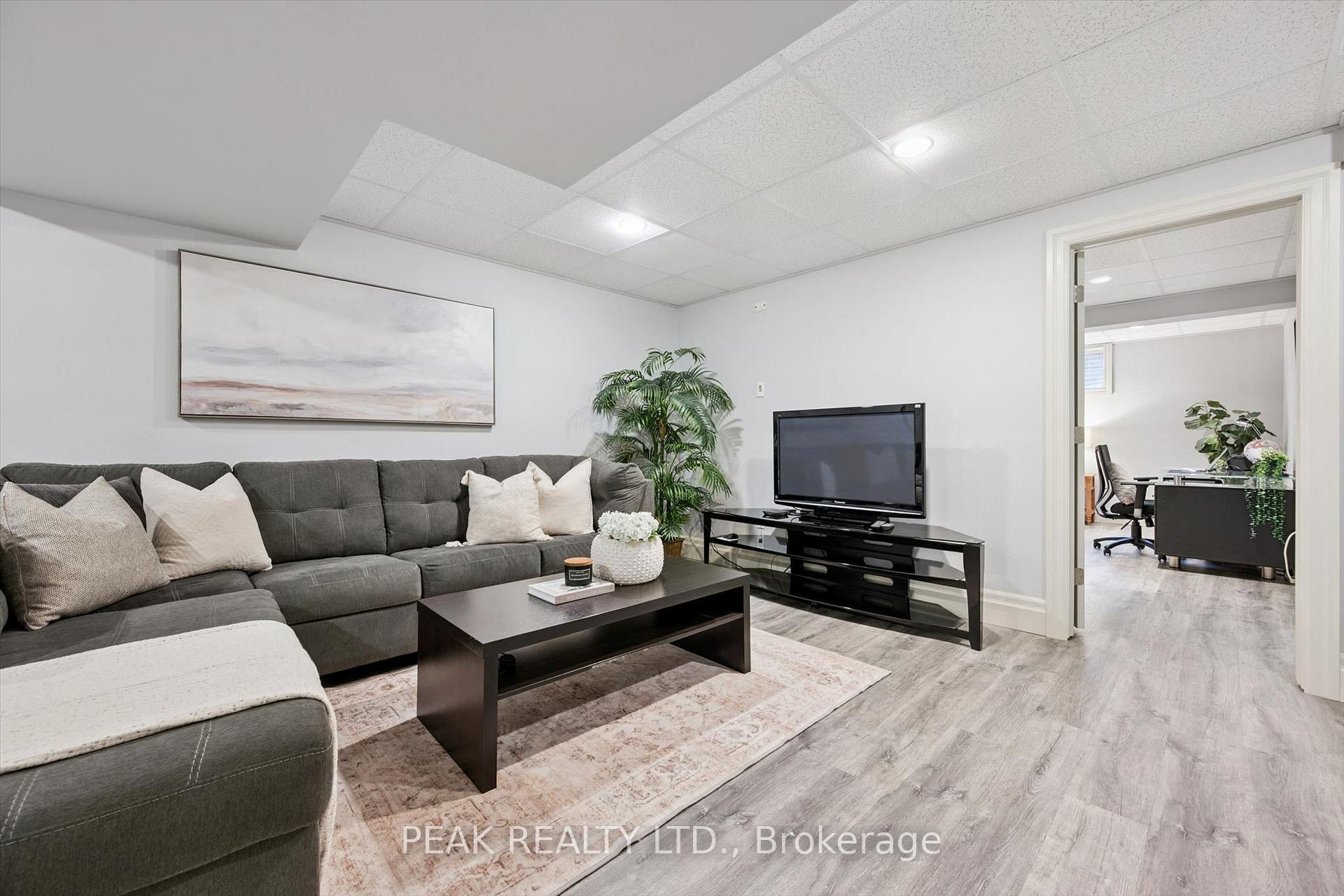 Photo 26 of 111 Oak Park Drive, Waterloo, Eastbridge — HOMEH