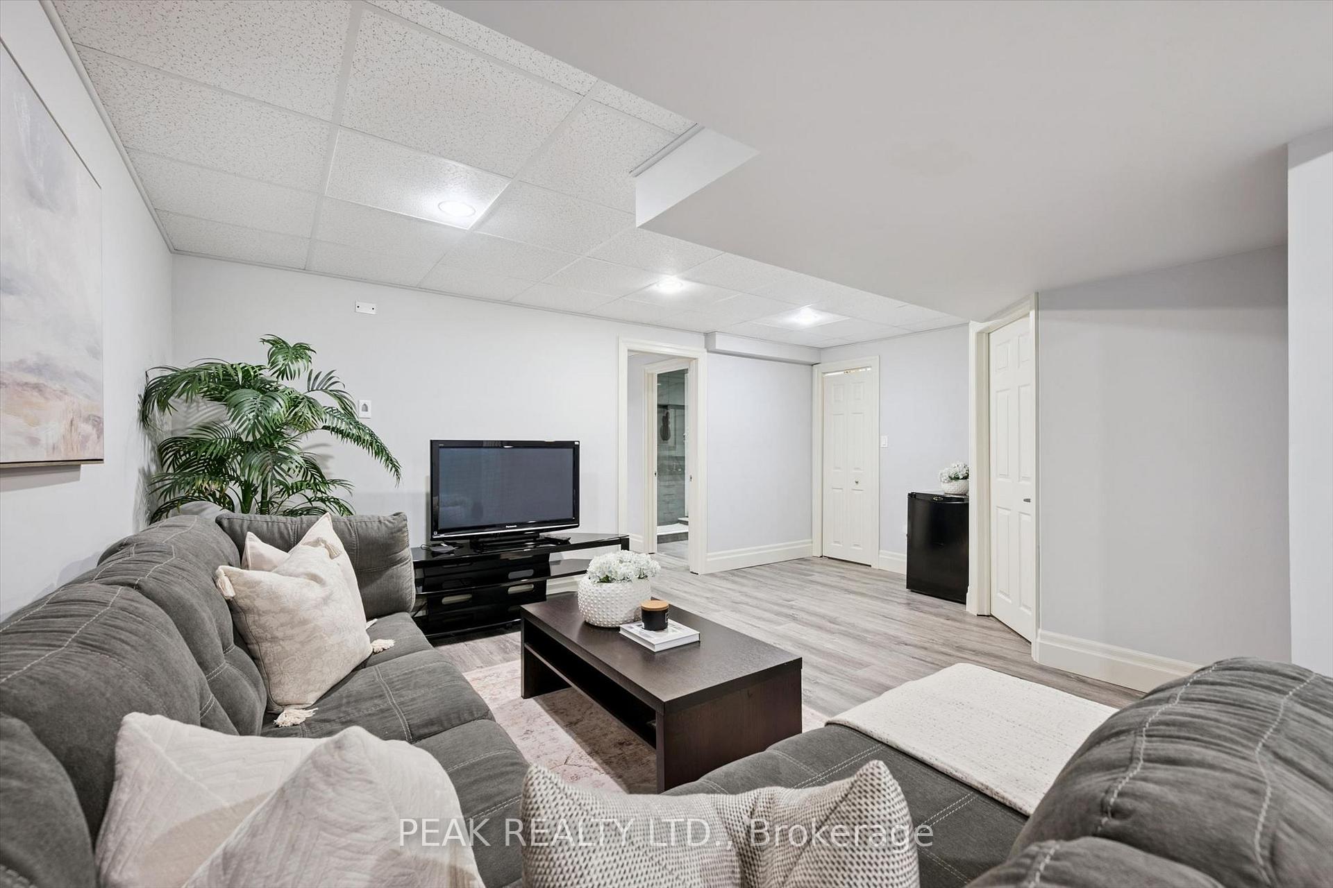 Photo 27 of 111 Oak Park Drive, Waterloo, Eastbridge — HOMEH