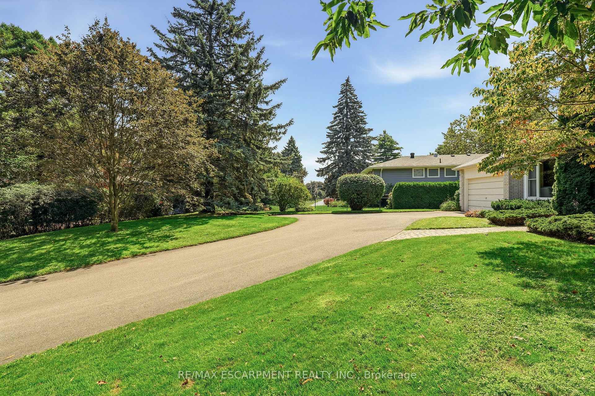 Photo 4 of 359 Lark Avenue, Burlington, LaSalle — HOMEH
