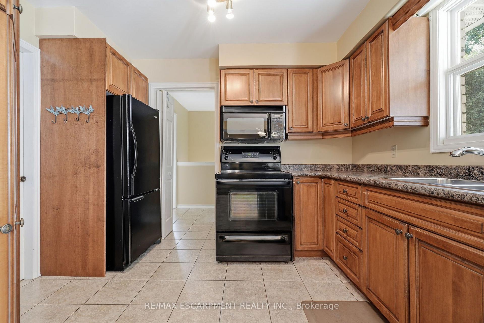Photo 14 of 359 Lark Avenue, Burlington, LaSalle — HOMEH