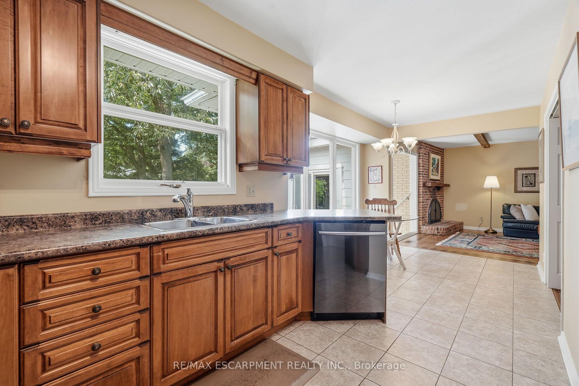 Photo 13 of 359 Lark Avenue, Burlington, LaSalle — HOMEH